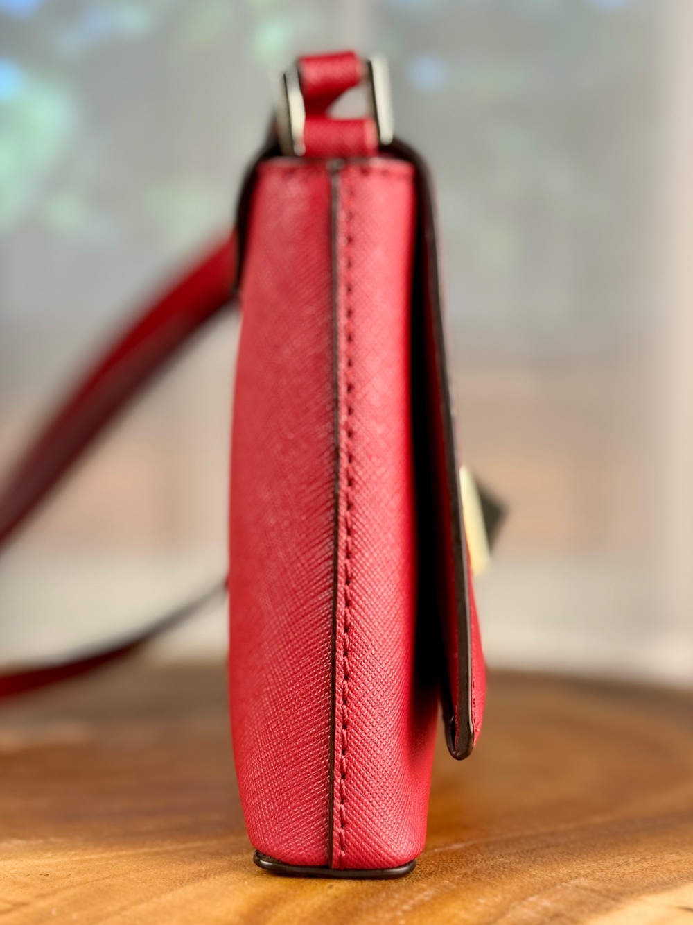 Kate Spade Red Saffiano Leather Crossbody Bag with Gold Turnlock EUC - Picture 6 of 15